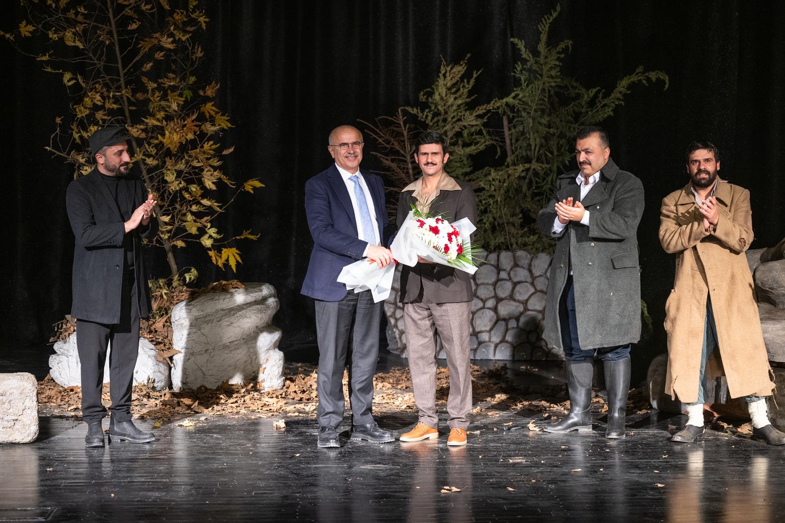 PUSUDA” OYUNU BEĞENİ TOPLADI