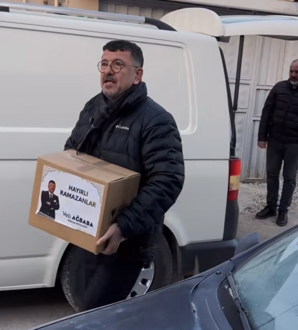 Ramazan Yardımlarında Fotoğraf Tartışması: Ağbaba Sahada, Diğer Vekiller Nerede?