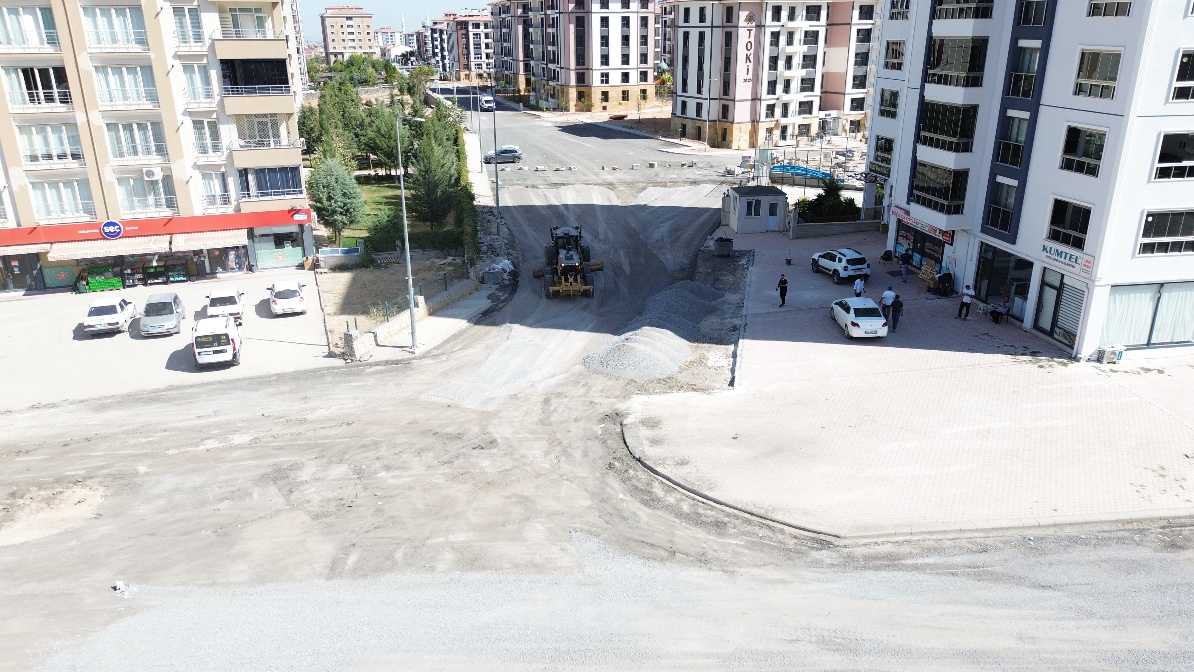 REZERV ALANLARDA İNŞAATLAR BİTİYOR, BATTALGAZİ BELEDİYESİ YOLLARI YENİLİYOR