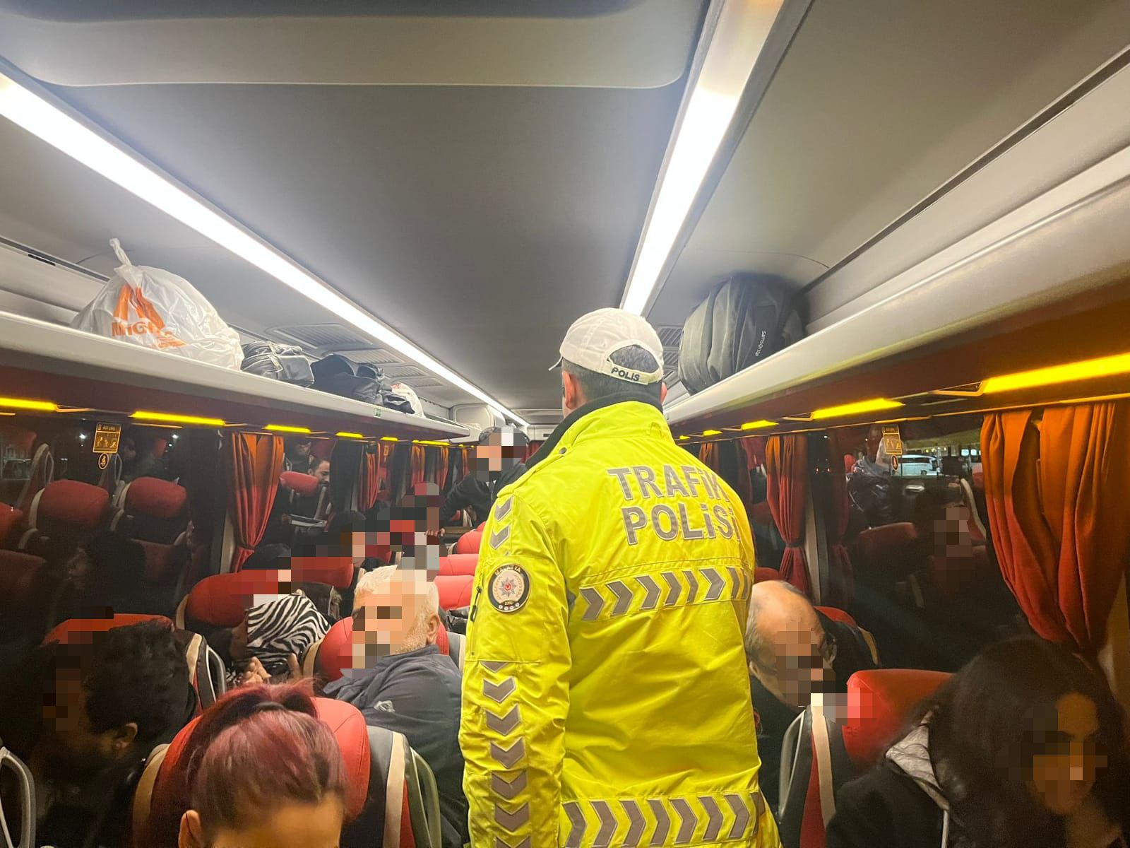 Şehirlerarası Otobüslerde Emniyet Kemeri ve Kış Lastiği Denetimi