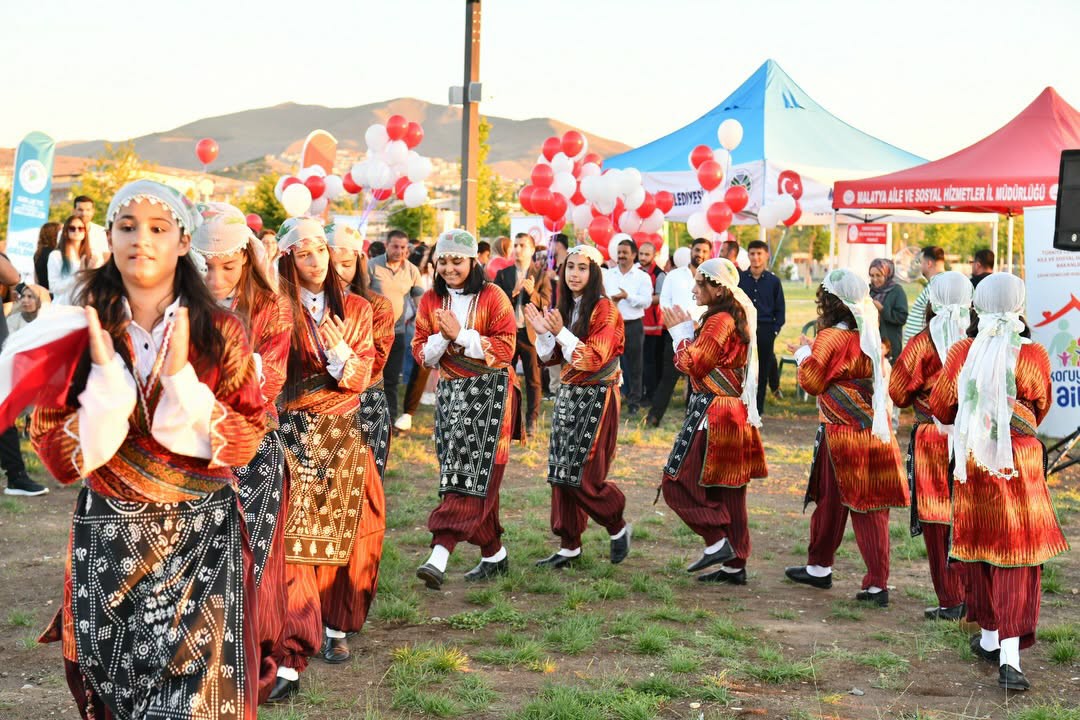 Sevgiyle Büyüyen Hayatlar: Yeşilyurt'ta Koruyucu Aile Günü Etkinliği.