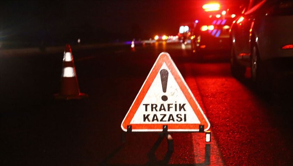 Seyran Mahallesi’nde Trafik Kazası: 2 Kişi Yara. landı