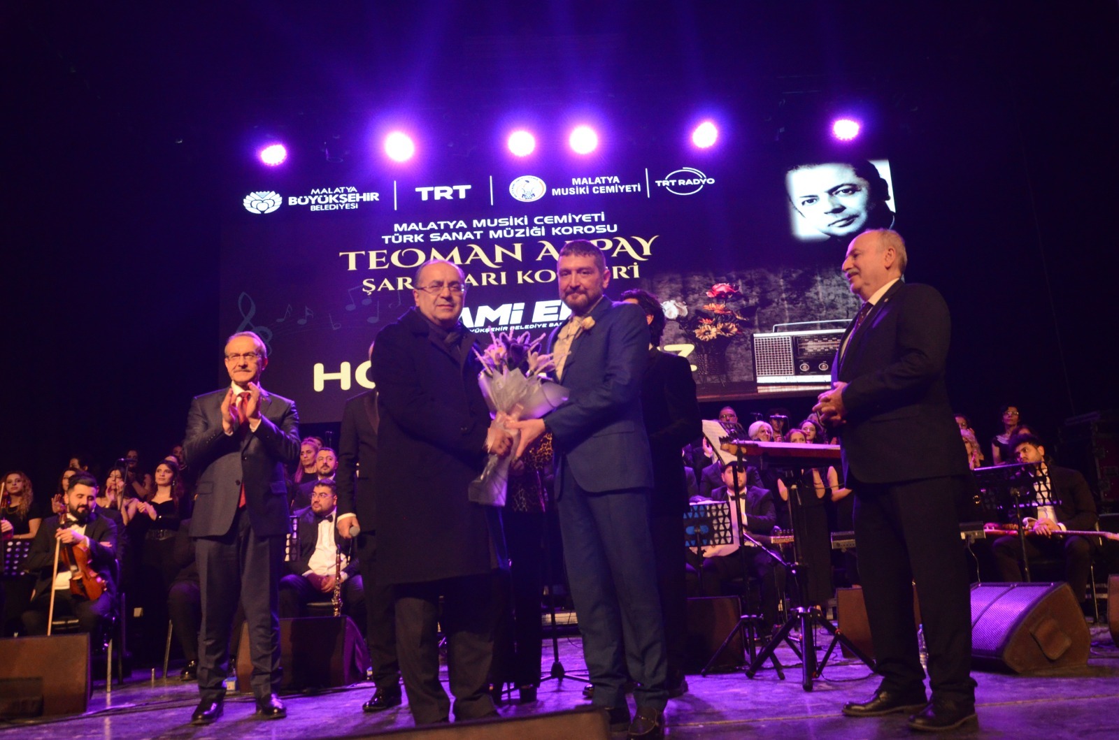 Teoman Alpay’den Unutulmaz Gece: Şarkıları Mest Etti