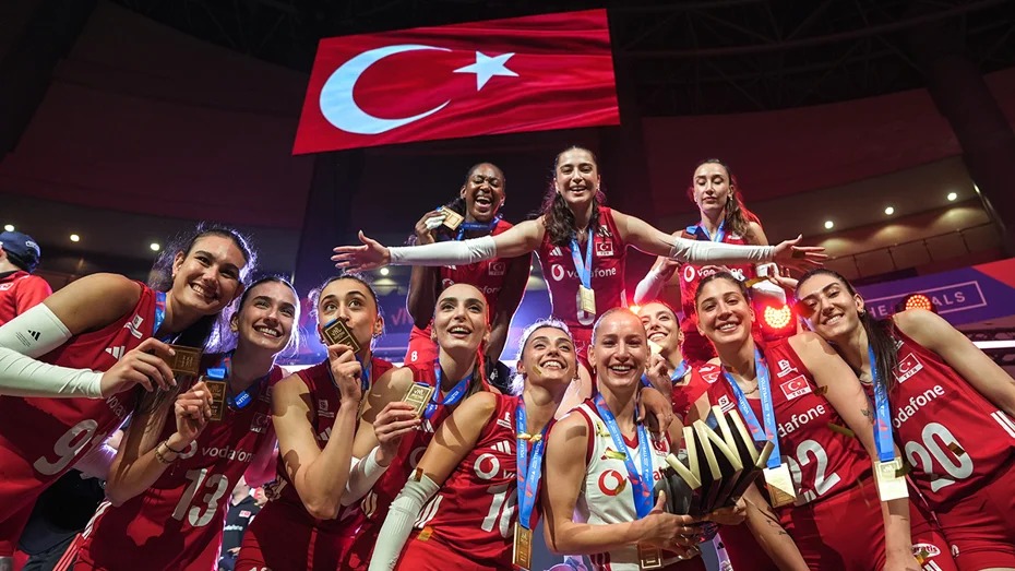 Türkiye'nin Gururu Filenin Sultanları Bir Kez Daha Şampiyon.