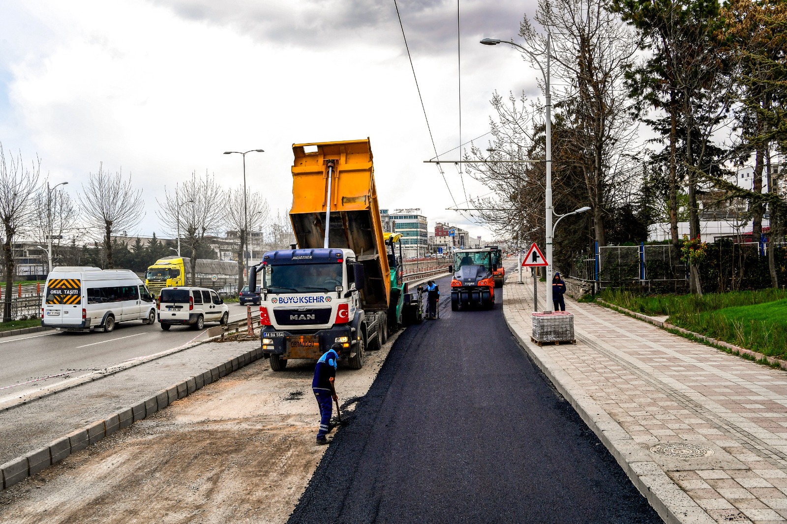 Ulaşımda Rahat Nefes: Yan Yollarda Asfalt Çalışması Start Aldı