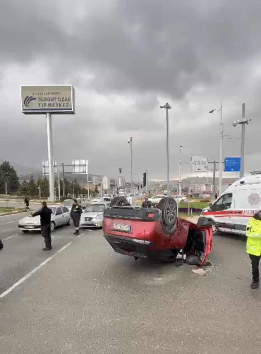 Üniversite Mahallesi’nde Trafik Kazası: 2 Yaralı.