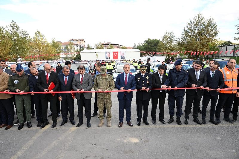 Vali Seddar Yavuz, Emniyet ve Jandarma Teşkilatımıza 80 Yeni Araç Teslim Törenine Katıldı