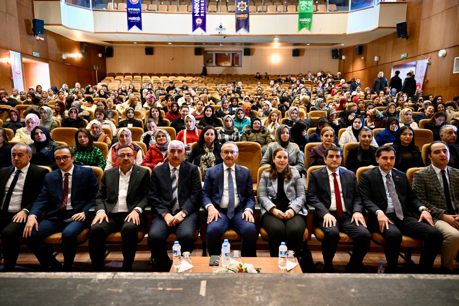 Vali Yavuz Katıldı: Aile, Şiddet ve Madde Bağımlılığı Masaya Yatırıldı