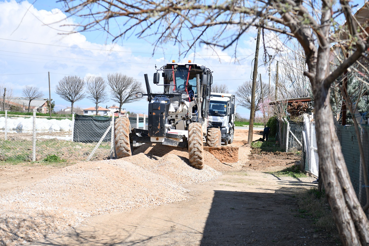 Yeşilyurt Belediyesi’nden Dilek’e Dev Hizmet: Yol Kalitesi Yükseliyor.