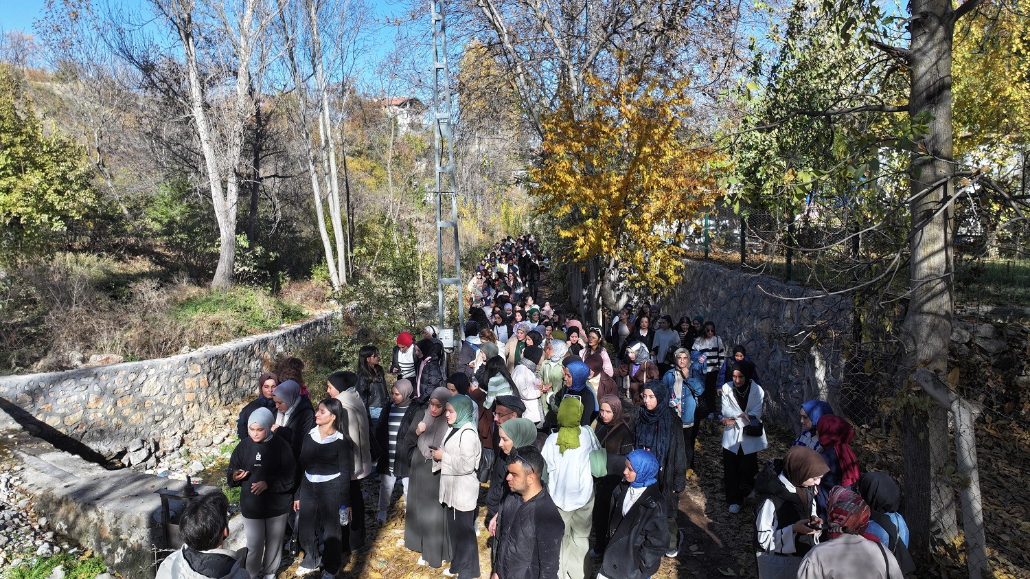 YEŞİLYURT KENT KONSEYİ “GENÇ KÜLTÜR” PROJESİYLE HORATA’DA DOĞA YÜRÜYÜŞÜ DÜZENLEDİ