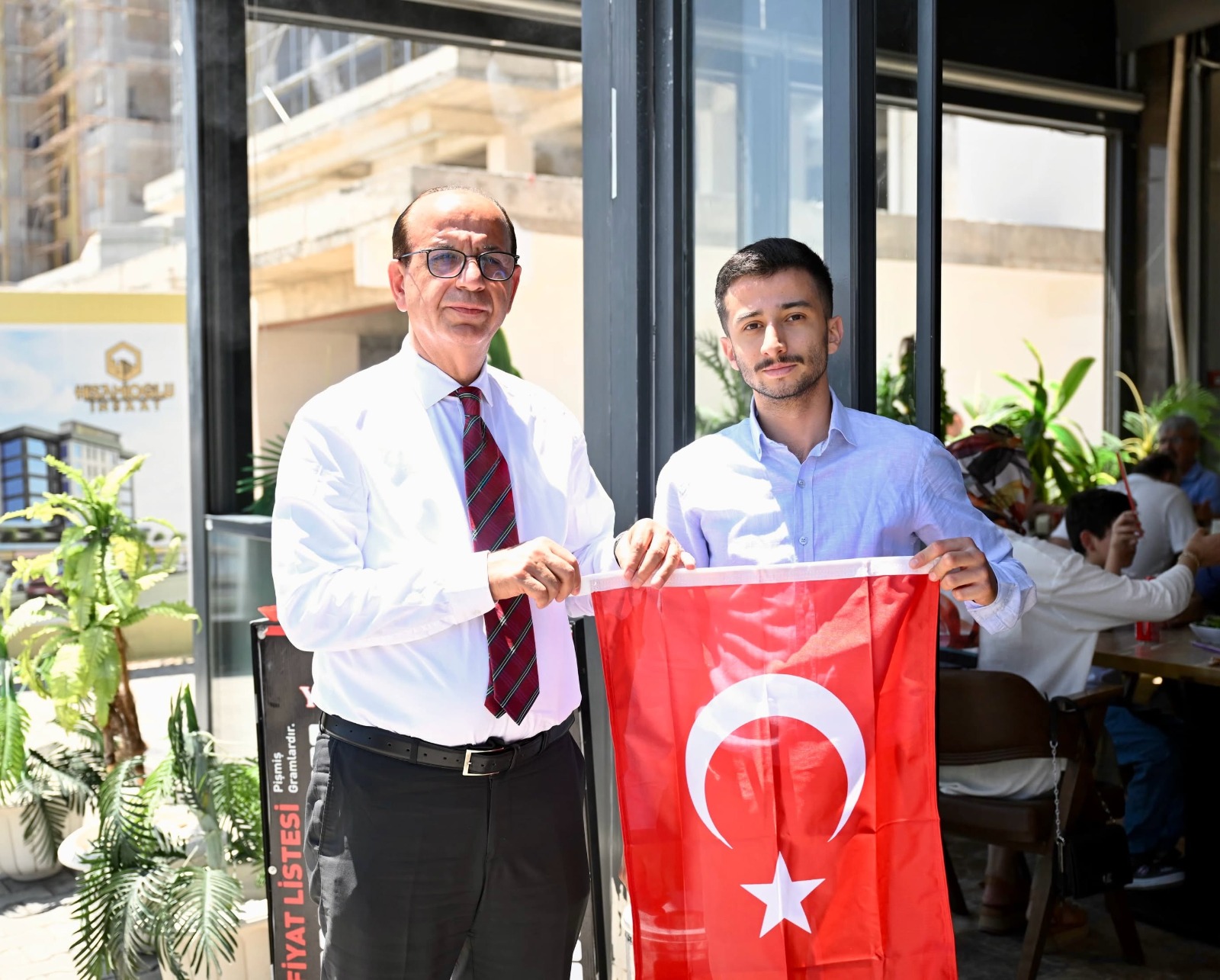 Yeşilyurt'ta 15 Temmuz Coşkusu: Al Bayraklar Birlik ve Beraberliğin Simgesi Oldu.