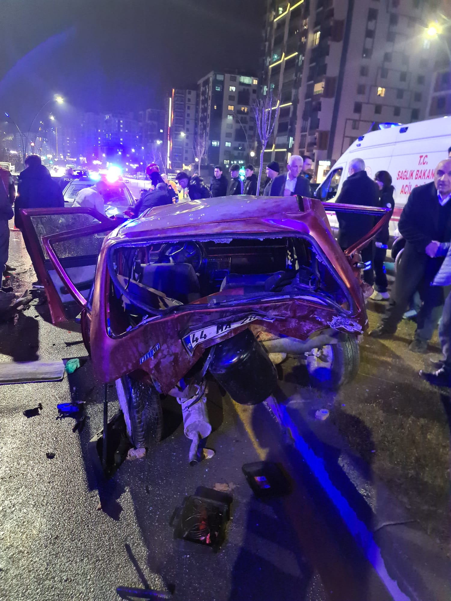 Yeşilyurt’ta Trafik Kazası: 3 Kişi Yaralandı