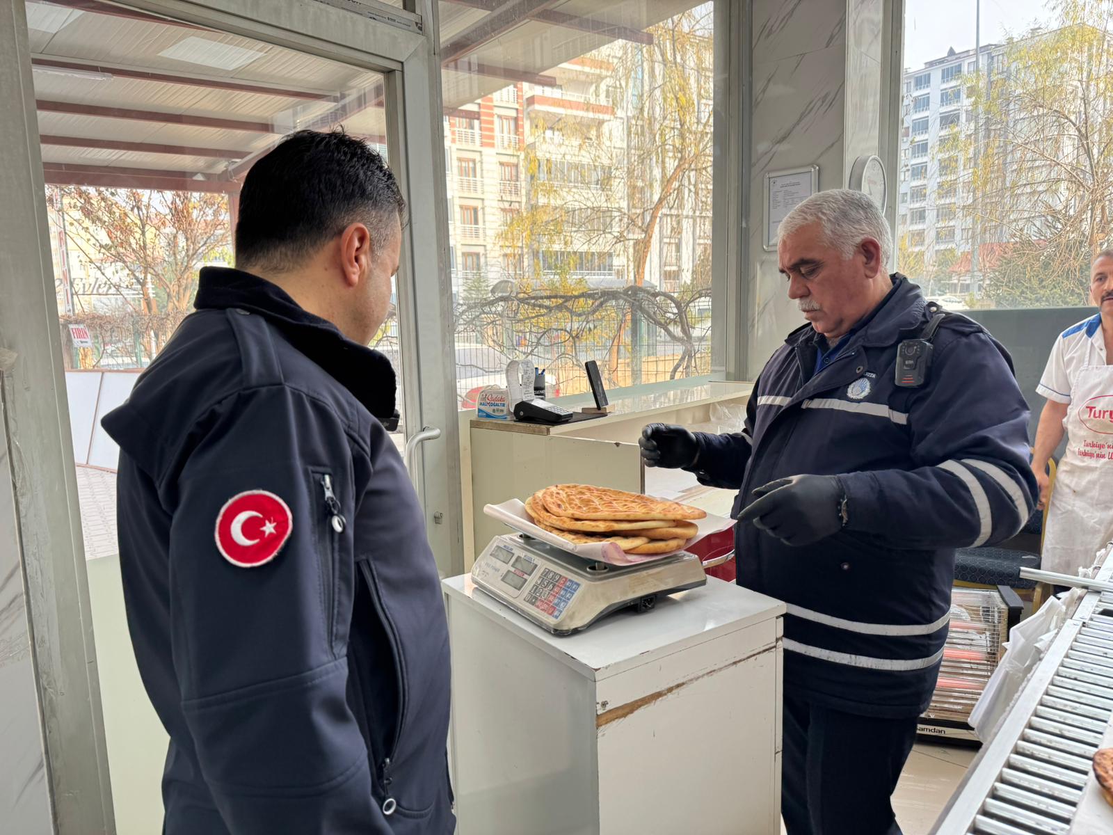 Yeşilyurt’ta Yılbaşı Öncesi Zabıta Denetimleri Hız Kazandı