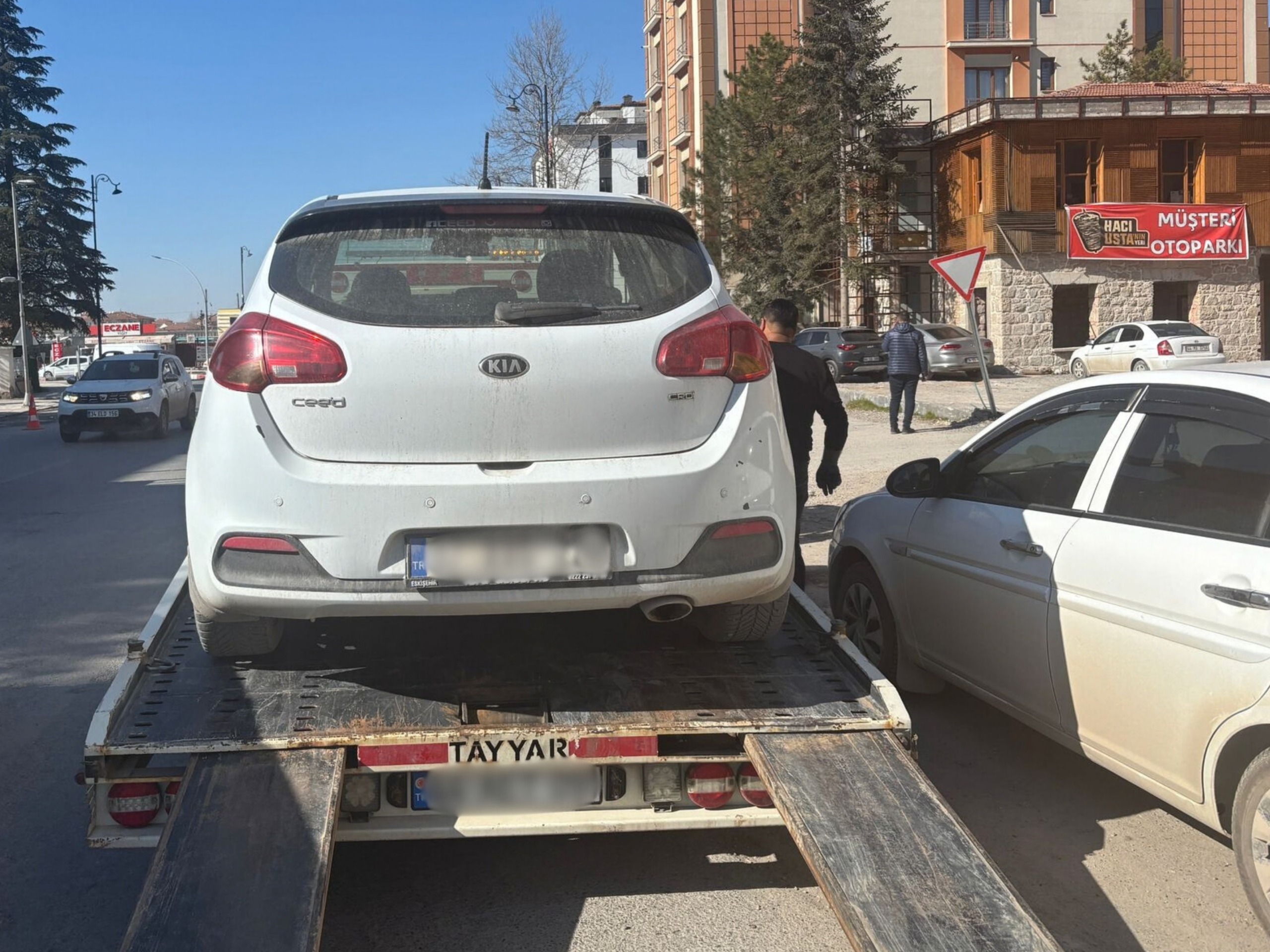 YOL VERME TARTIŞMASI SOPALI SALDIRIYA DÖNÜŞTÜ: 180 BİN TL CEZA