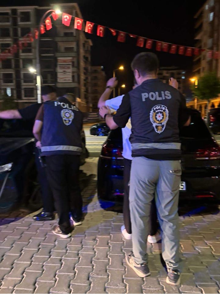 Yüzüncü Yıl Kent Parkı'nda Asayiş Uygulaması: 128 Şahıs Kontrol Edildi