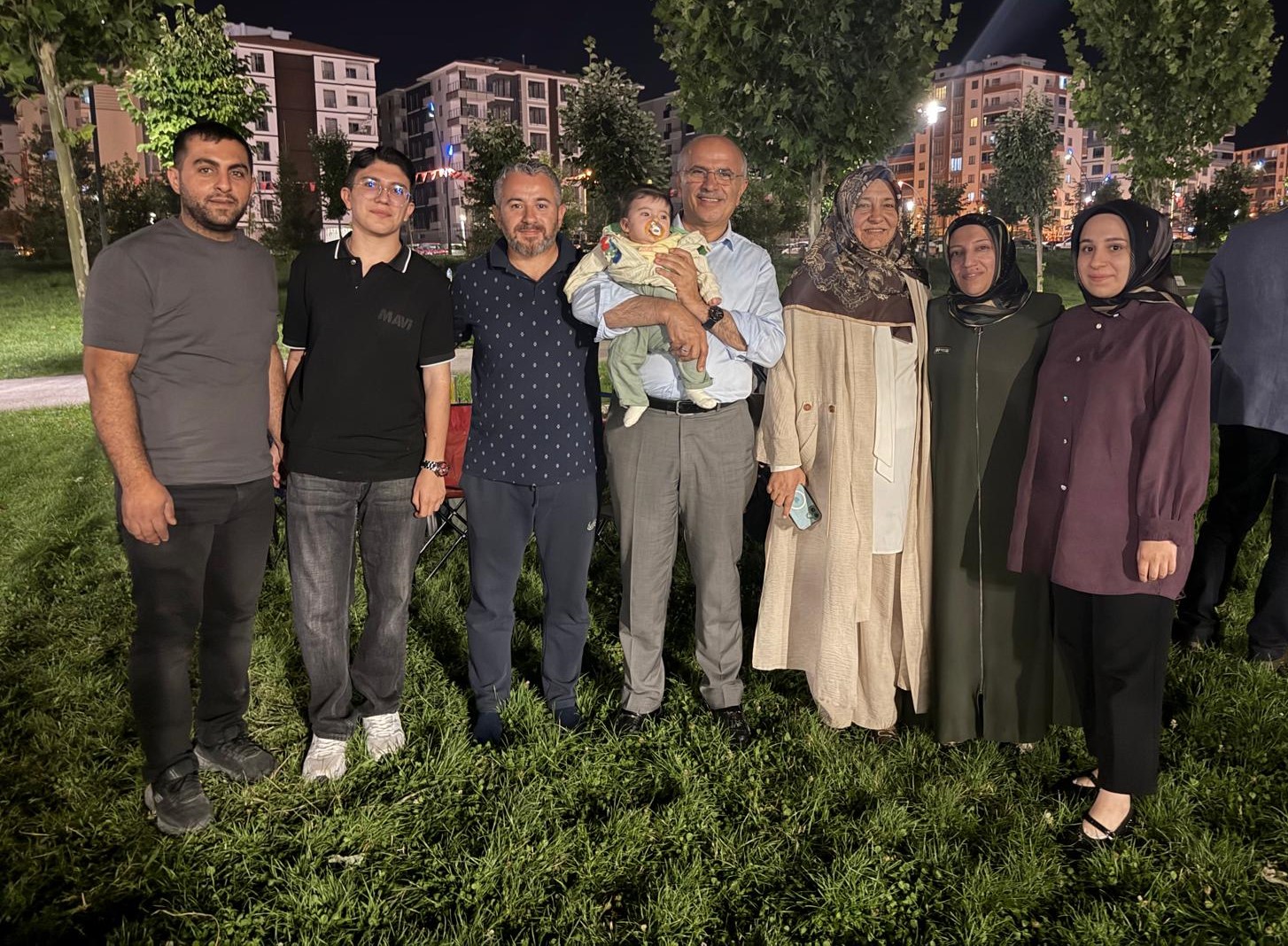 Yüzüncü Yıl Kent Parkı'nda Gönül Buluşması: Başkan Er Vatandaşları Dinledi.