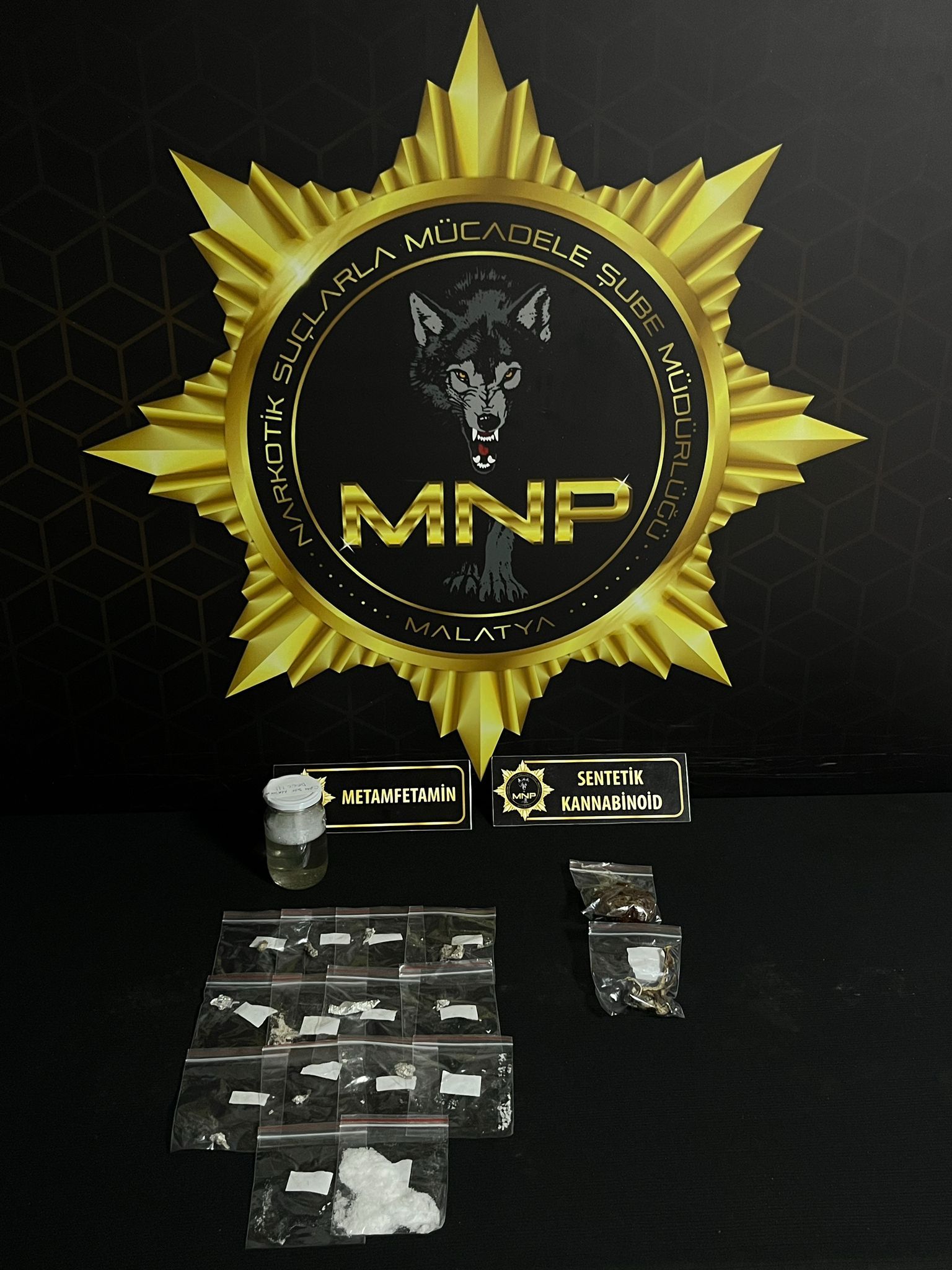 Zehir Tacirlerine Nefes Aldırılmadı: 212 Gram Sıvı Metamfetamin Ele Geçirildi