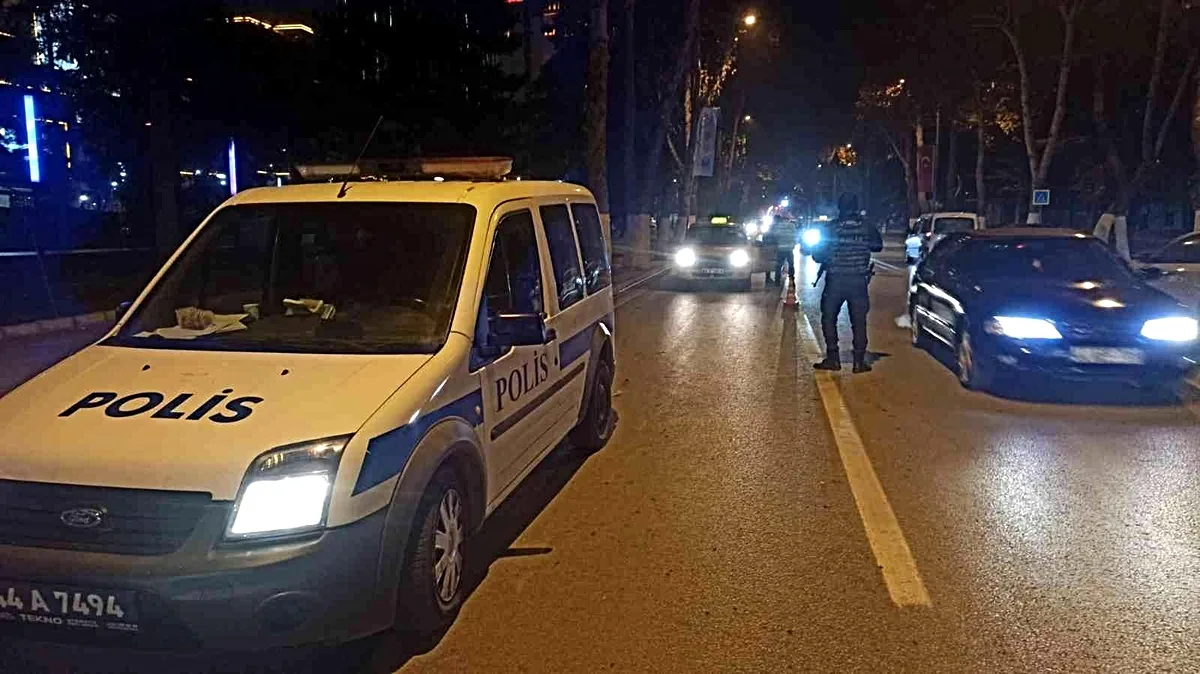 malatya-da-polis-ekipleri-yilbasi-denetiminde-15531480_amp