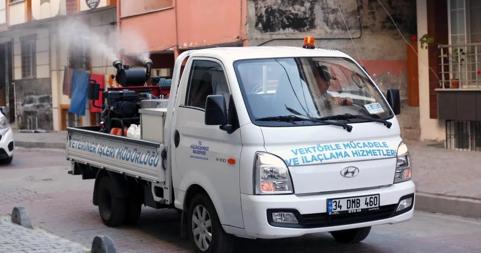 KÜÇÜKÇEKMECE BELEDİYESİ SİVRİSİNEKLERE KARŞI ALARMDA!