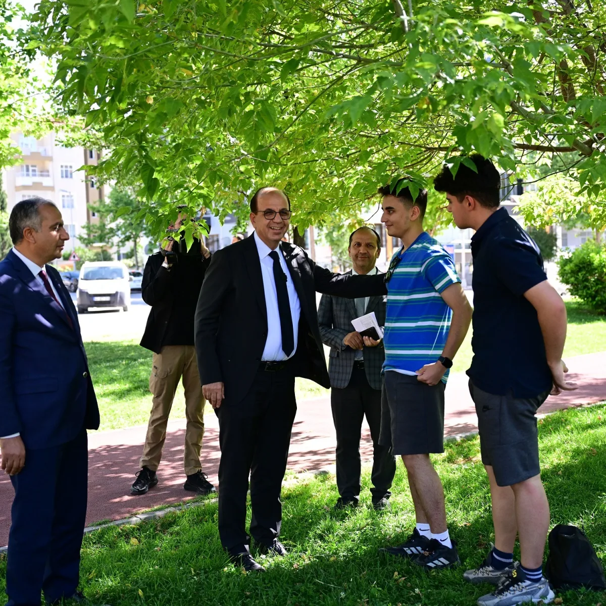 BAŞKAN GEÇİT, PARK ALANLARINDAKİ YENİLEME HİZMETLERİNİ İNCELEDİ