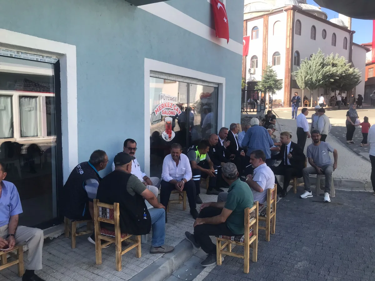 Zafer Partisi Heyeti Pütürge'de Esnaf ve Vatandaşlarla Buluştu