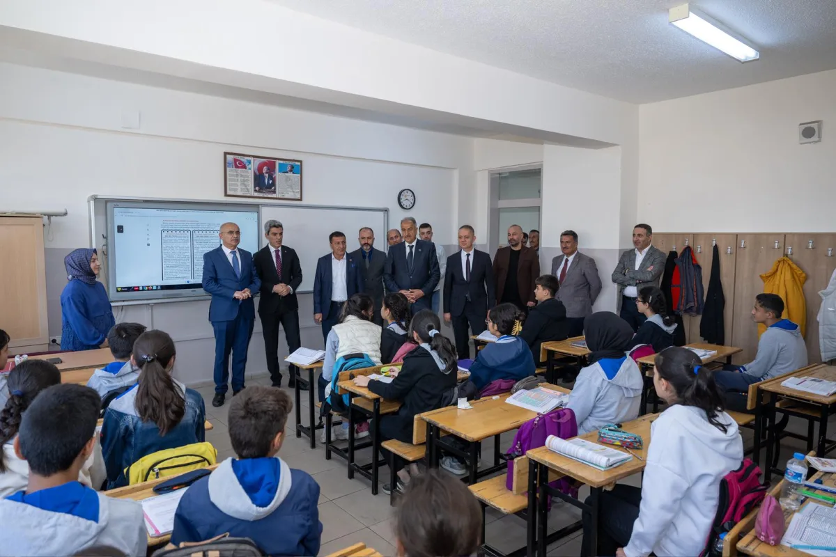 BAŞKAN ER MEVLANA ORTAOKUL’U ÖĞRENCİLERİYLE BİR ARAYA GELDİ