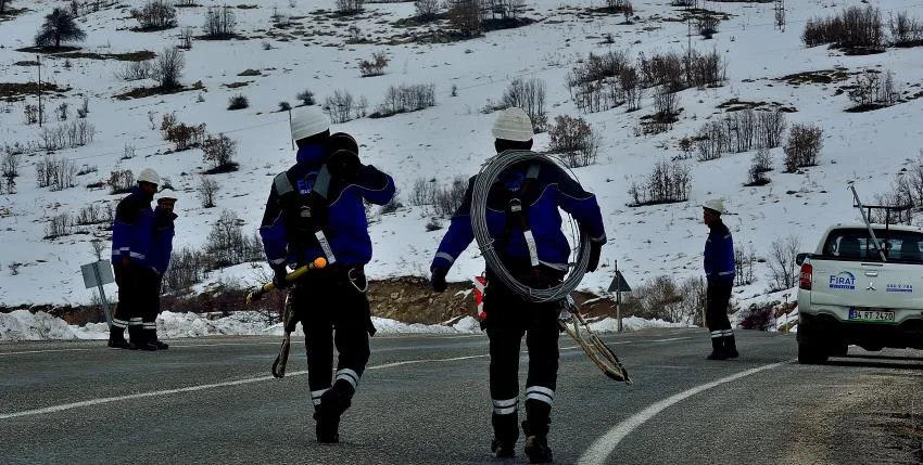 Fırat EDAŞ, Zorlu Kış Şartlarına Karşı Sahada Önlemlerini Aldı