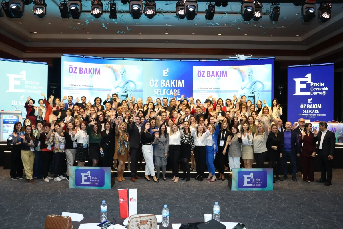 ETKİN ECZACILIK DERNEĞİ 12. BİLİMSEL YIL SONU TOPLANTISI ECZACILAR VE SEKTÖR PAYDAŞLARININ GENİŞ KATILIMIYLA GERÇEKLEŞTİRİLDİ