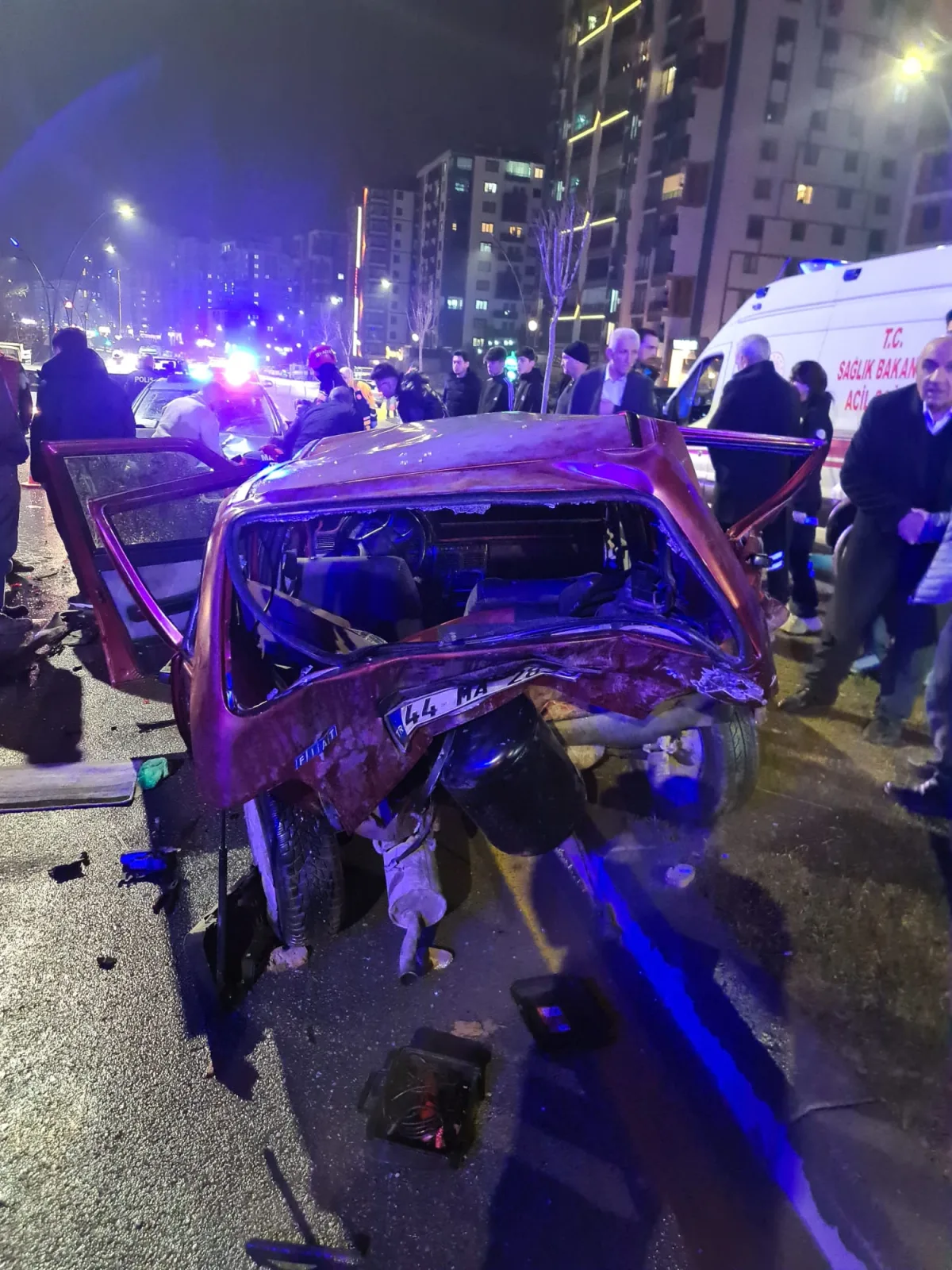 Yeşilyurt’ta Trafik Kazası: 3 Kişi Yaralandı