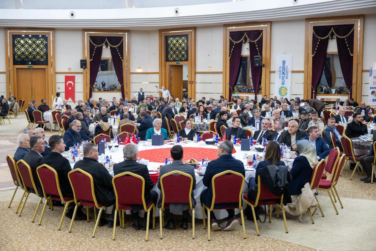 Başkan Er, Muhtarlarla İftar Sofrasında Bir Araya Geldi