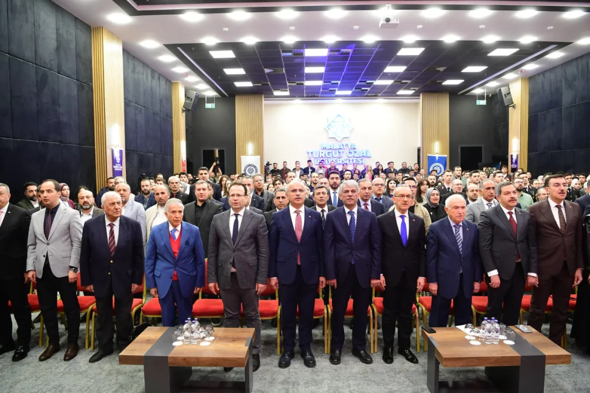 Cemil Çiçek “Özallı Yıllar” Konferansında Tarihe Işık Tutan Konuşma Yaptı