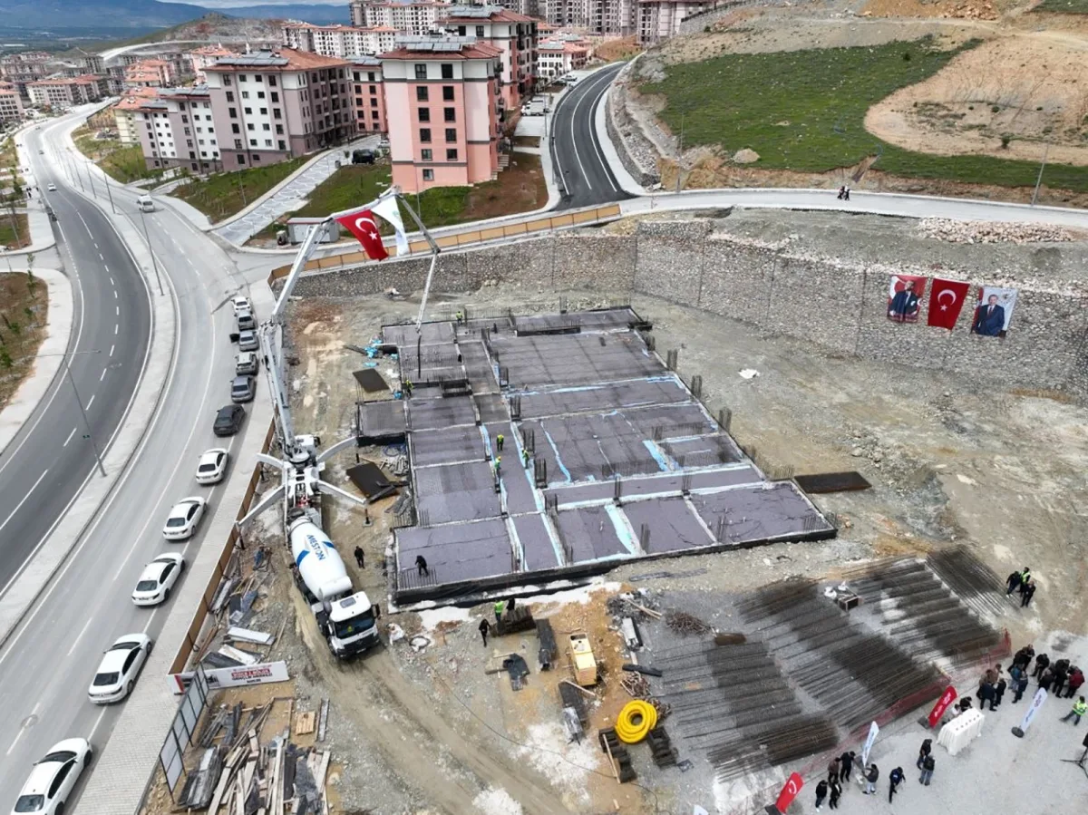 İkizce’de Gençlik Merkezi İçin İlk Kazma Vuruldu.