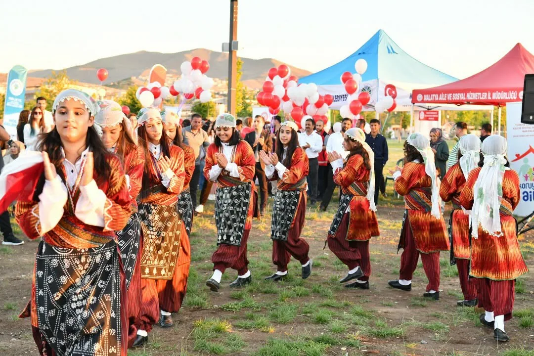 Sevgiyle Büyüyen Hayatlar: Yeşilyurt'ta Koruyucu Aile Günü Etkinliği.