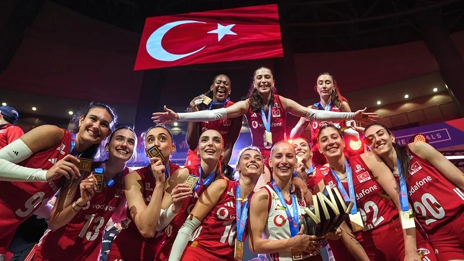 Türkiye'nin Gururu Filenin Sultanları Bir Kez Daha Şampiyon.