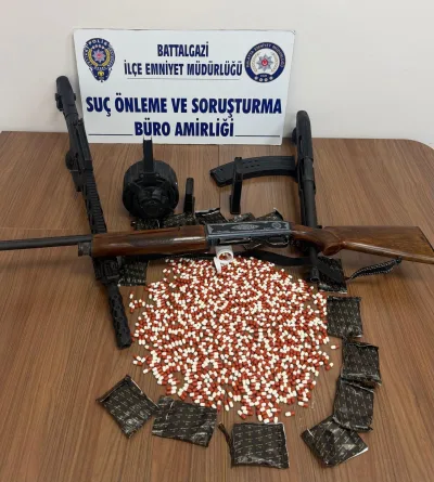 Battalgazi’de Torbacılara Darbe: 817 Sentetik Ecza Hapı Ele Geçirildi.