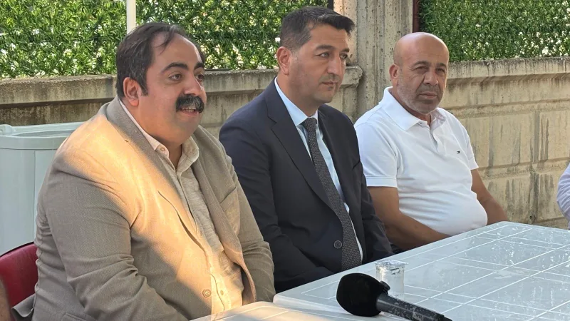 Mahmut Boyraz’dan Yeni Parti’ye Hayırlı Olsun Ziyareti: “Bizim Siyasetle İşimiz Yok.